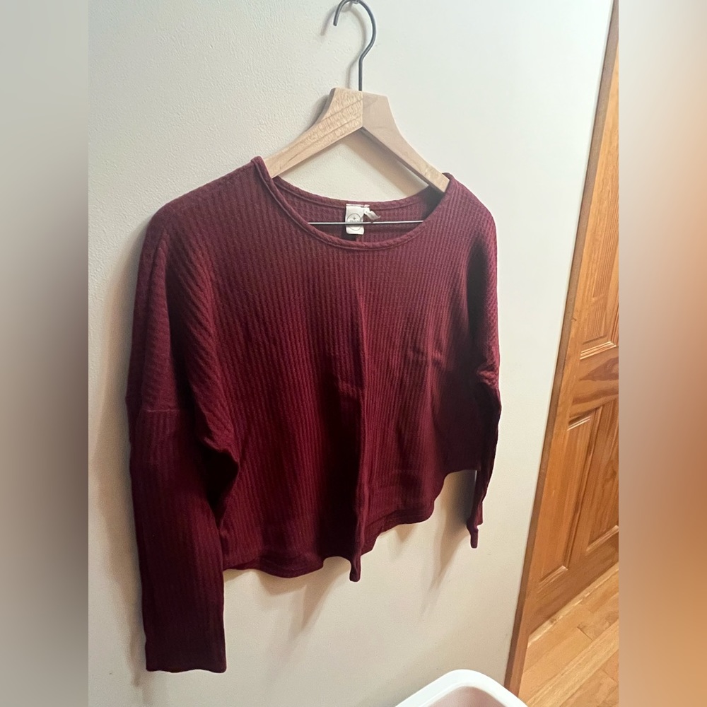 Cropped long-sleeve sweater